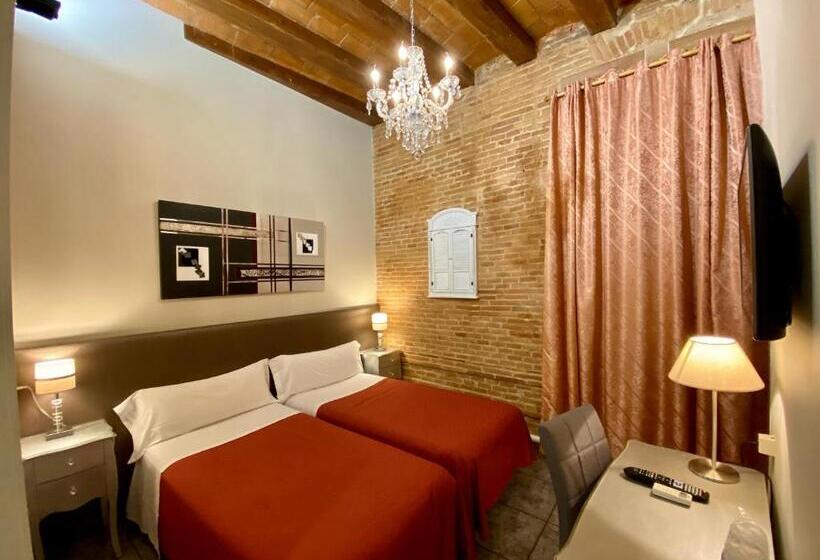 Номер Стандарт, Hostal Orleans