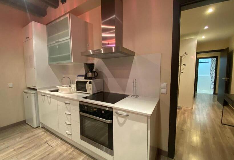 اتاق خانوادگی, Hostal Orleans