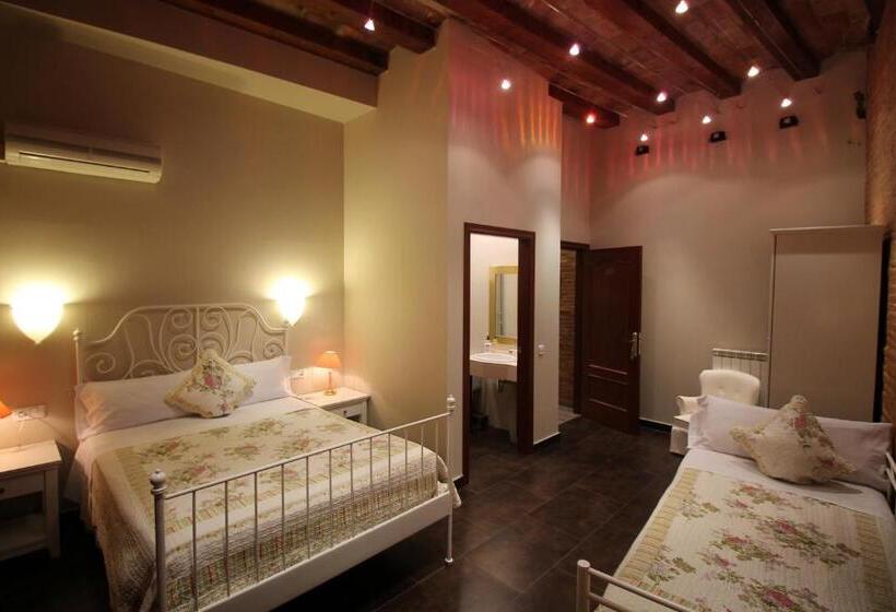 Номер Стандарт Трехместный, Hostal Orleans