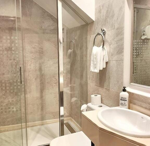 Номер Стандарт, Hostal Orleans