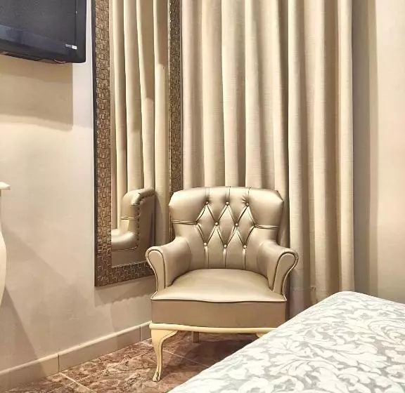 اتاق استاندارد سه نفره, Hostal Orleans