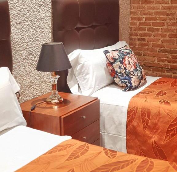 Номер Стандарт Трехместный, Hostal Orleans