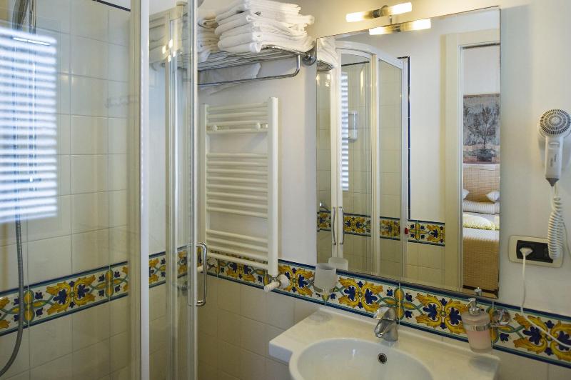 Номер Стандарт Трехместный, Bellevue Suite