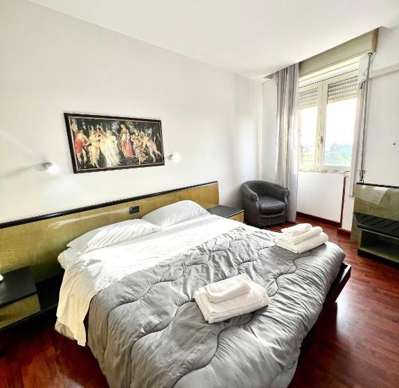 デラックスの４人部屋, Como