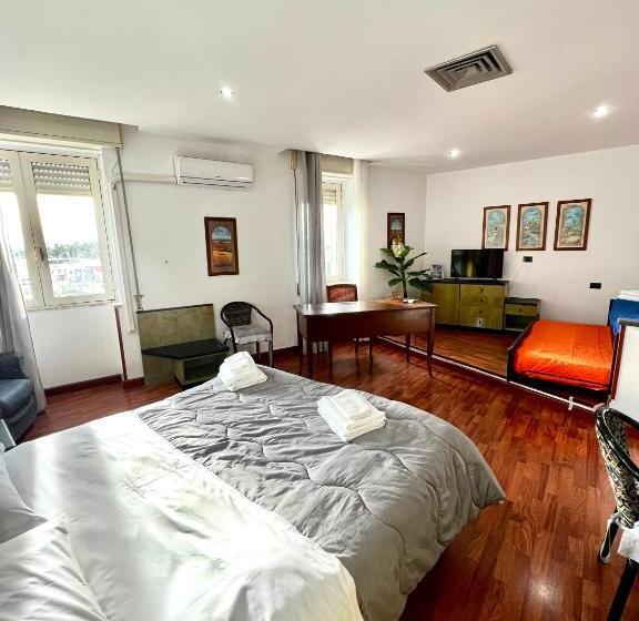 デラックスの４人部屋, Como