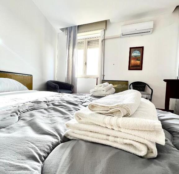 デラックスの４人部屋, Como