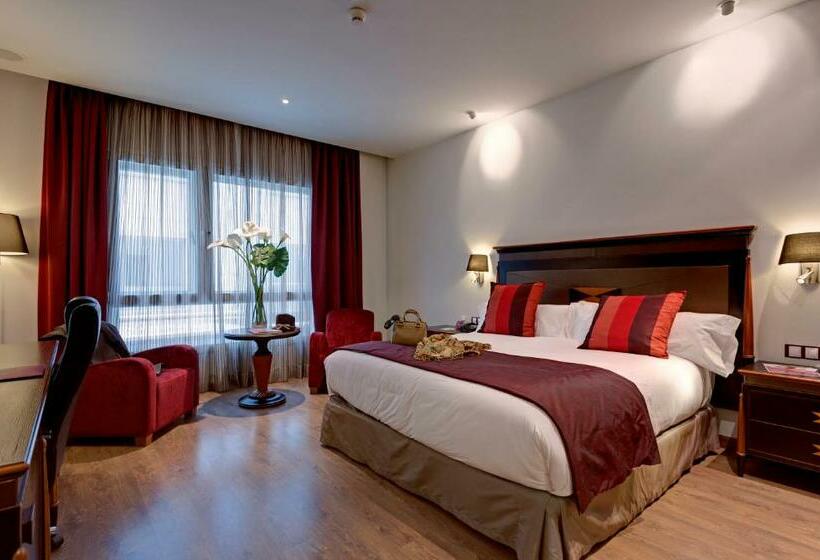 اتاق استاندارد با تخت بزرگ, Crowne Plaza Madrid Airport
