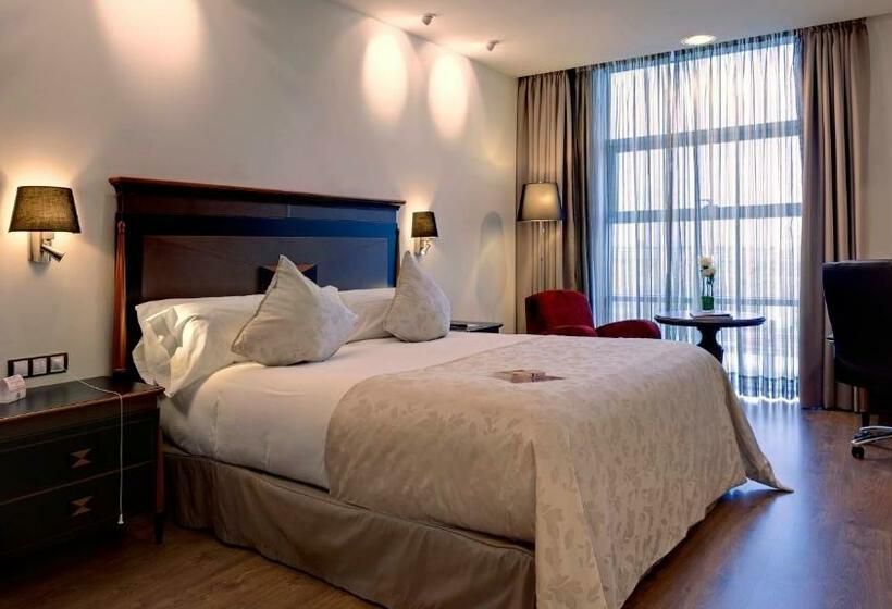اتاق استاندارد با تخت بزرگ برای معلولان, Crowne Plaza Madrid Airport