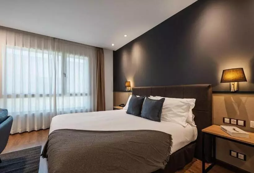 سوئیت جونیور با تخت بزرگ, Crowne Plaza Madrid Airport