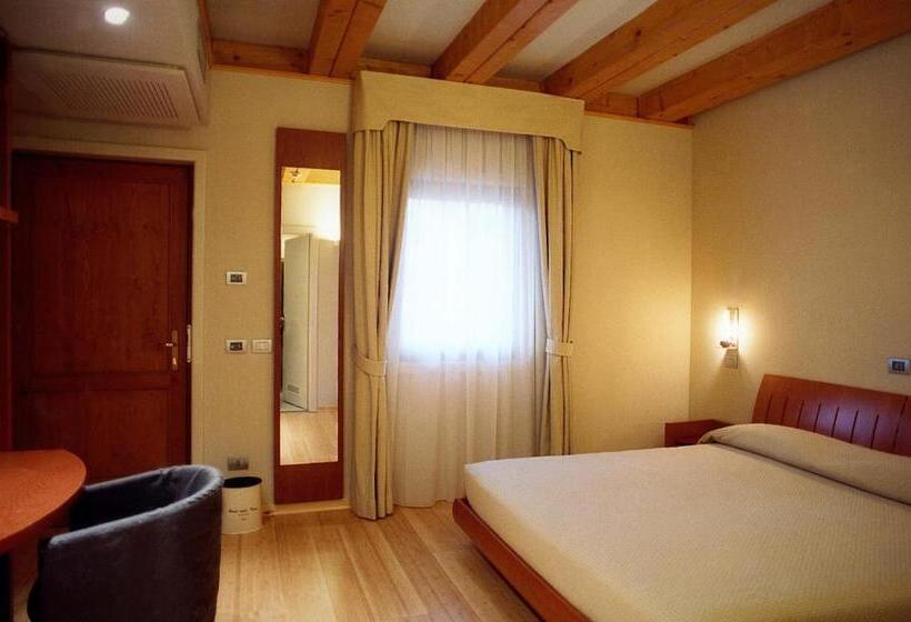 חדר סטנדרט, Della Torre 1850