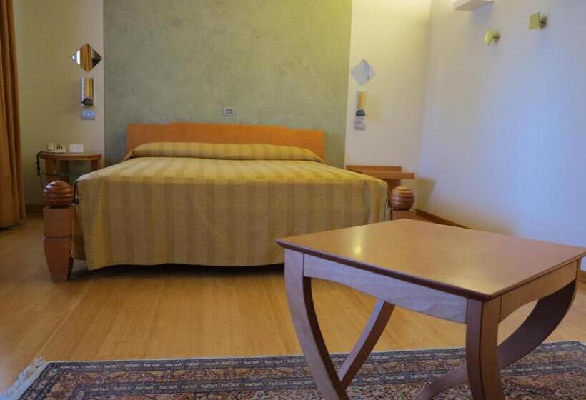 סוויטת ג'וניור, Della Torre 1850