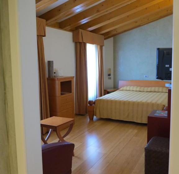 סוויטת ג'וניור, Della Torre 1850