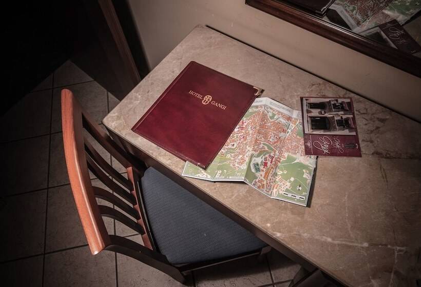 수피리어 룸, Gangi