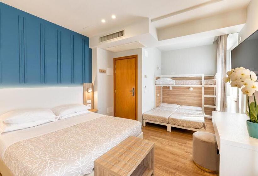 اتاق خانوادگی با چشم‌انداز جانبی دریا, Gemma