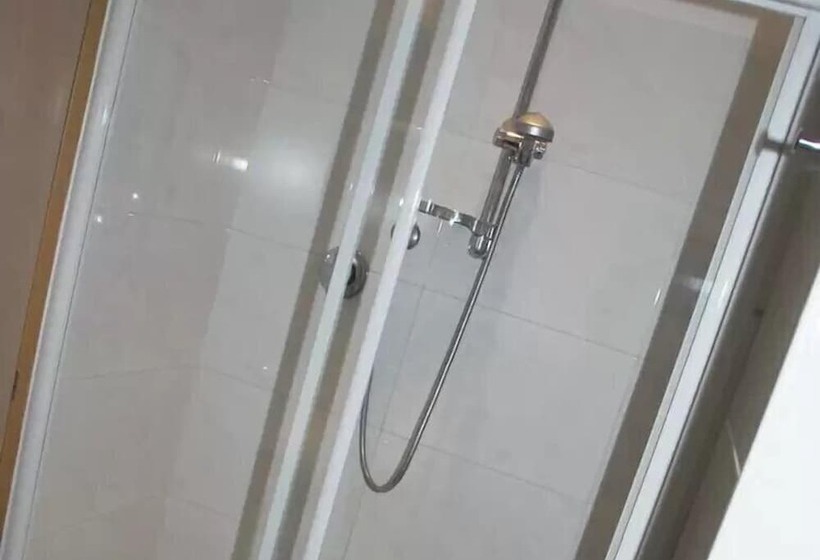 スタンダードトリプルルーム, Golden