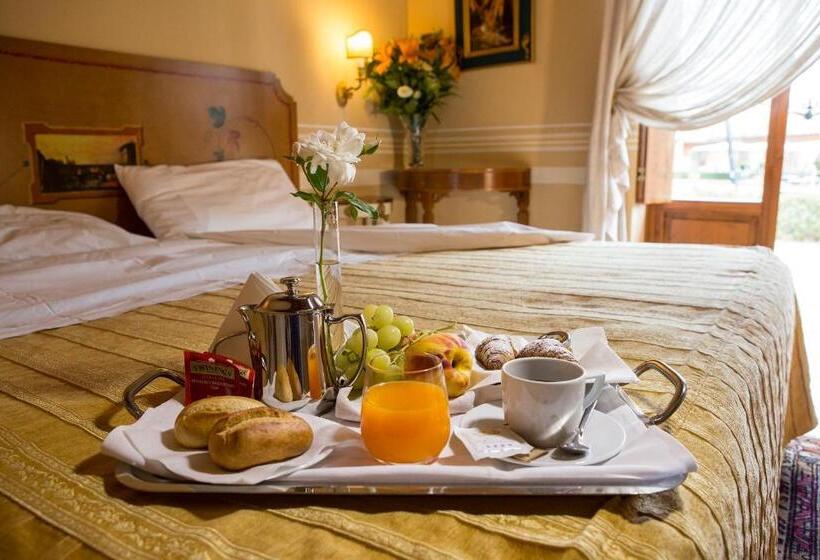 Номер Superior Вид на Бассейн, Il Piccolo Castello