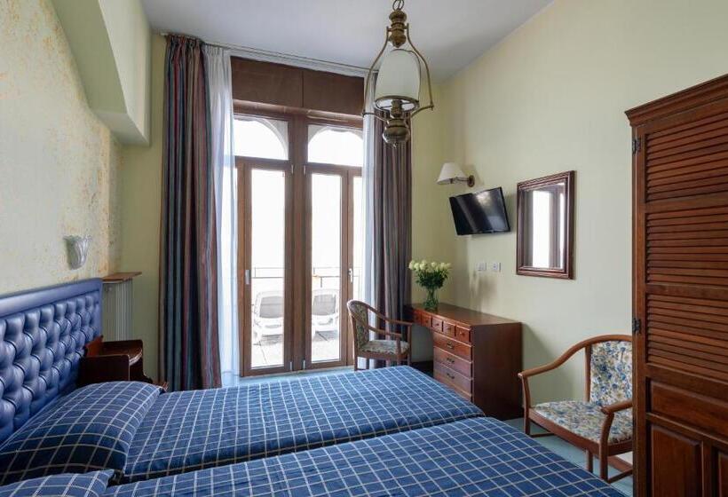 Номер Стандарт Вид на Озеро, Malcesine