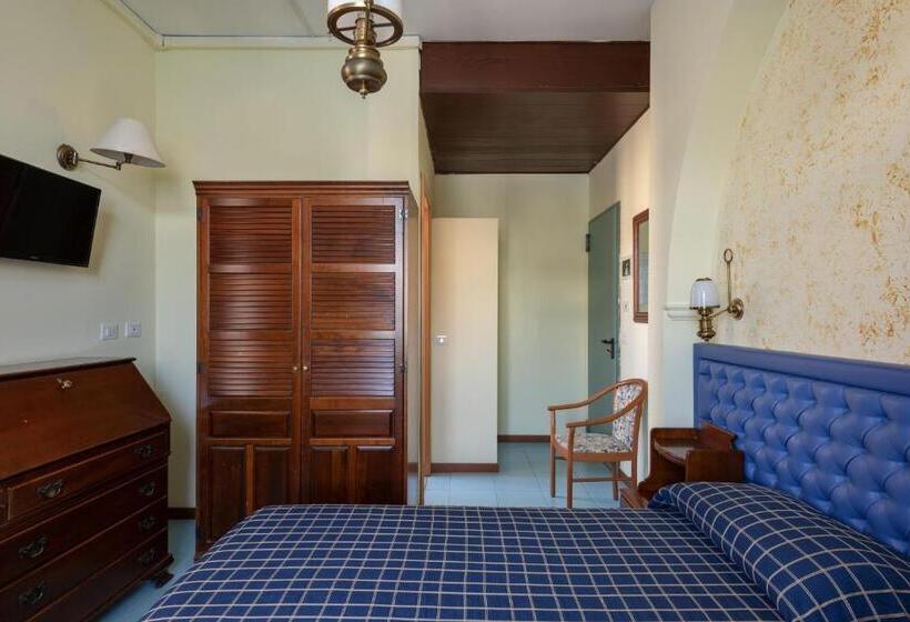 Номер Стандарт Вид на Озеро, Malcesine