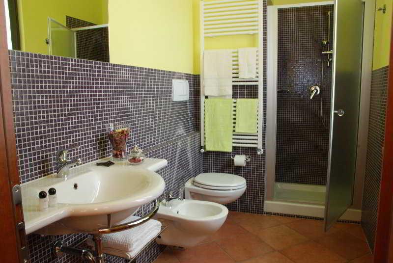 اتاق کلاسیک, Marzia