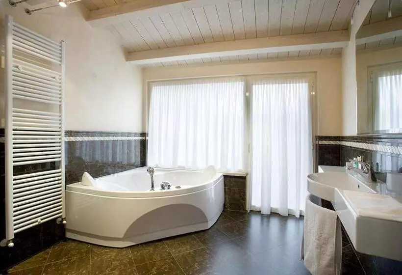 庭の見えるジュニアスイート, Monastero Resort & Spa, Garda Lake Collection