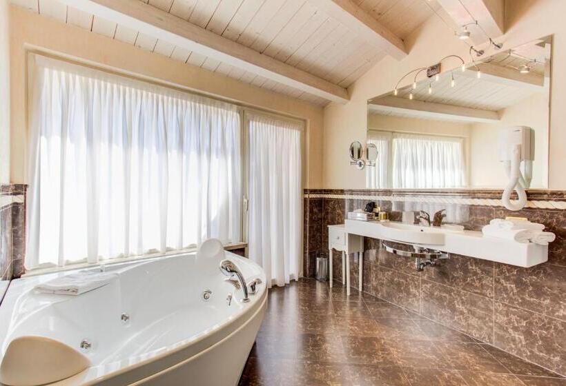 סוויטת ג'וניור נוף לגינה, Monastero Resort & Spa, Garda Lake Collection