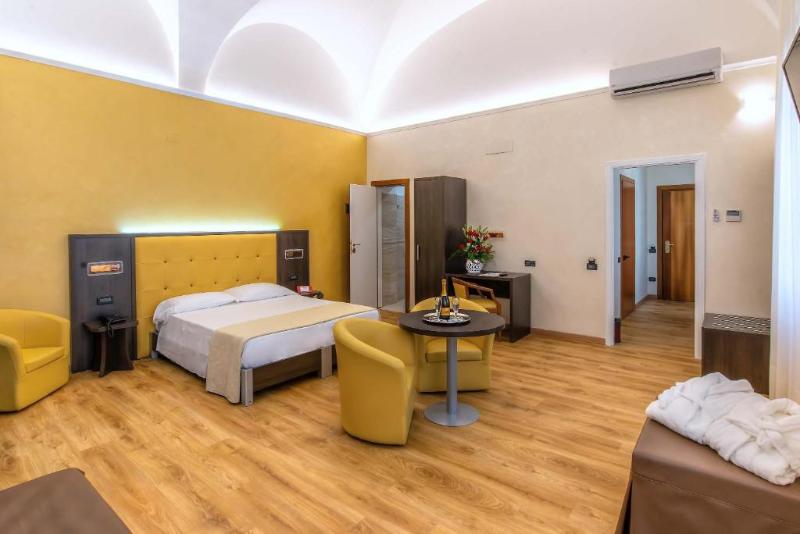 חדר משפחתי, Santa Prisca