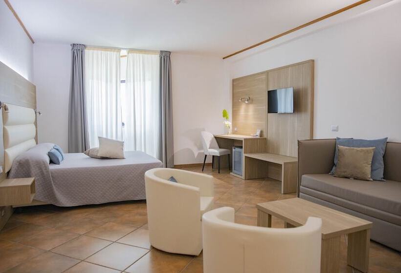 패밀리 룸, Pegasus