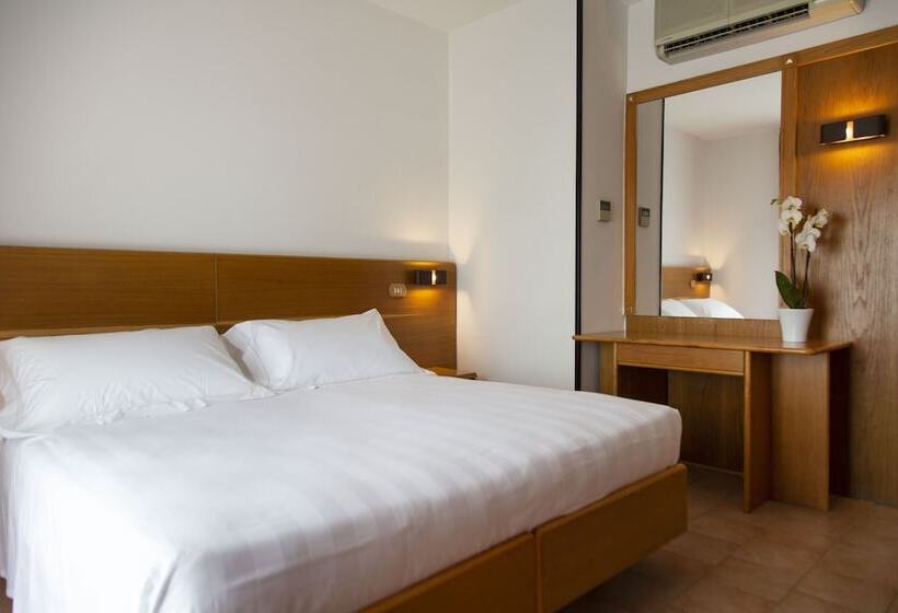 חדר סטנדרט לשלושה עם נוף לגינה, Villa Paradiso