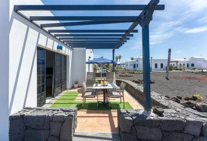ویلای 2 خوابه با چشم‌انداز دریا, Coral Beach