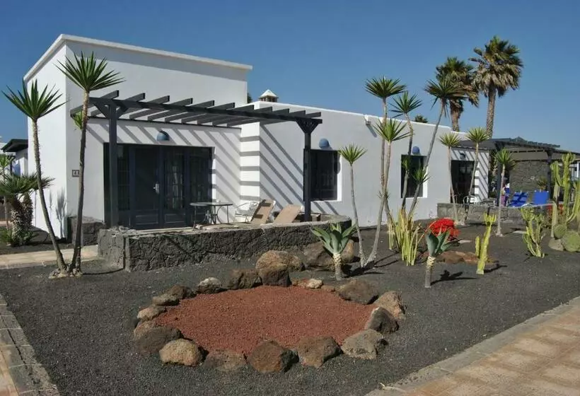 ویلای 2 خوابه با چشم‌انداز دریا, Coral Beach