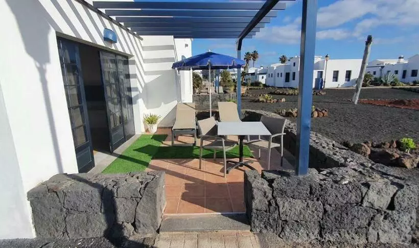 ویلای 2 خوابه با چشم‌انداز دریا, Coral Beach