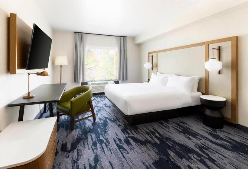 キングサイズベッドのスタンダードルーム, Fairfield Inn & Suites By Marriott Oakhurst Yosemite