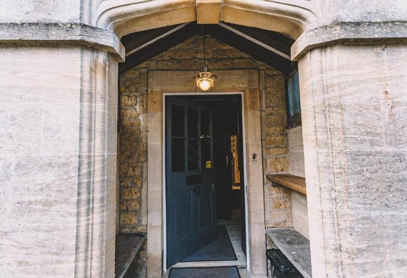 سوییت لوکس, Old Bank Rooms