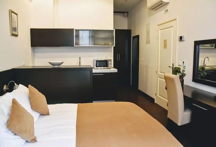 スタンダードスタジオ, Celenga Apartments With Free Offsite Parking