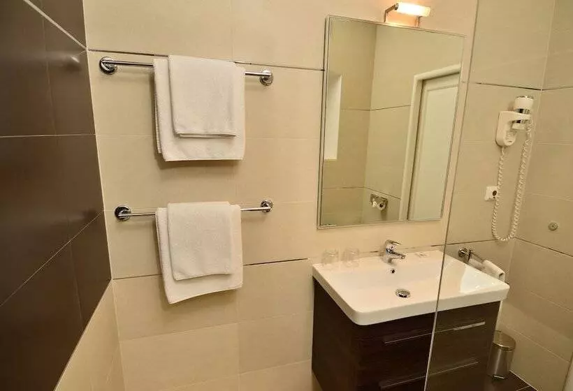 スタンダードスタジオ, Celenga Apartments With Free Offsite Parking