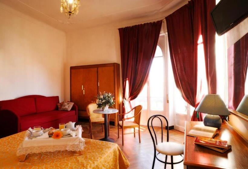 标准三人间, Alfieri