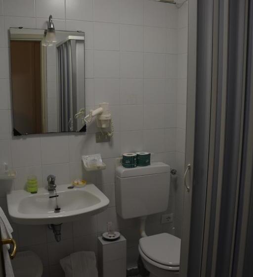 标准单人间, Alfieri