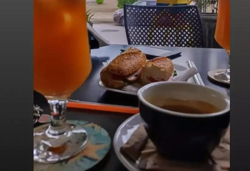 اتاق لوکس, Angelo Cafe
