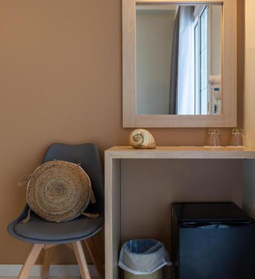 חדר דלוקס, Angelo Cafe