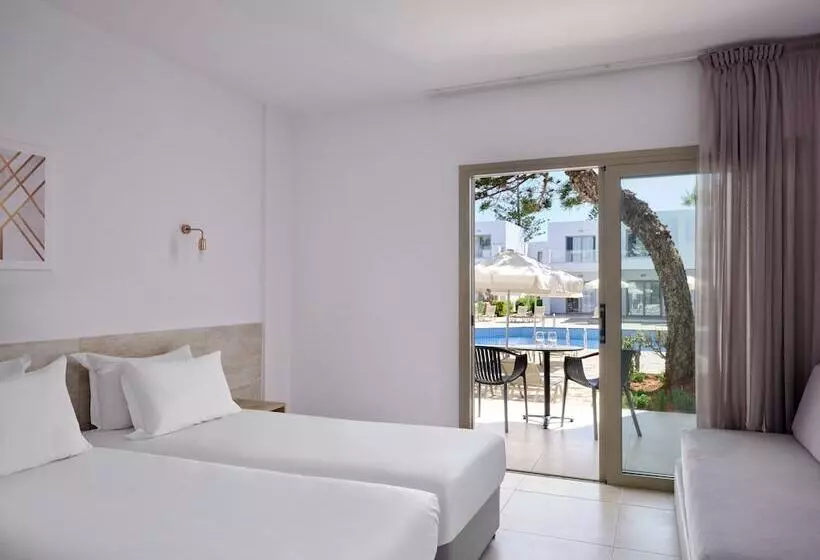 اتاق استاندارد با چشم‌انداز استخر, Atlantica Panthea Resort