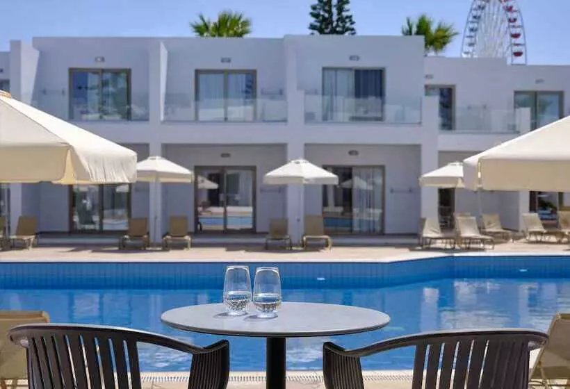 اتاق استاندارد با چشم‌انداز استخر, Atlantica Panthea Resort