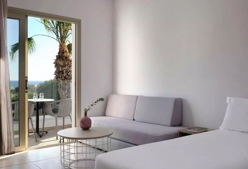 اتاق اساندارد با چشم‌انداز جانبی به دریا, Atlantica Panthea Resort
