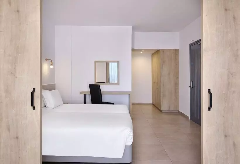 اتاق خانوادگی با چشم‌انداز استخر, Atlantica Panthea Resort