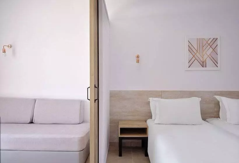 اتاق خانوادگی با چشم‌انداز جانبی دریا, Atlantica Panthea Resort