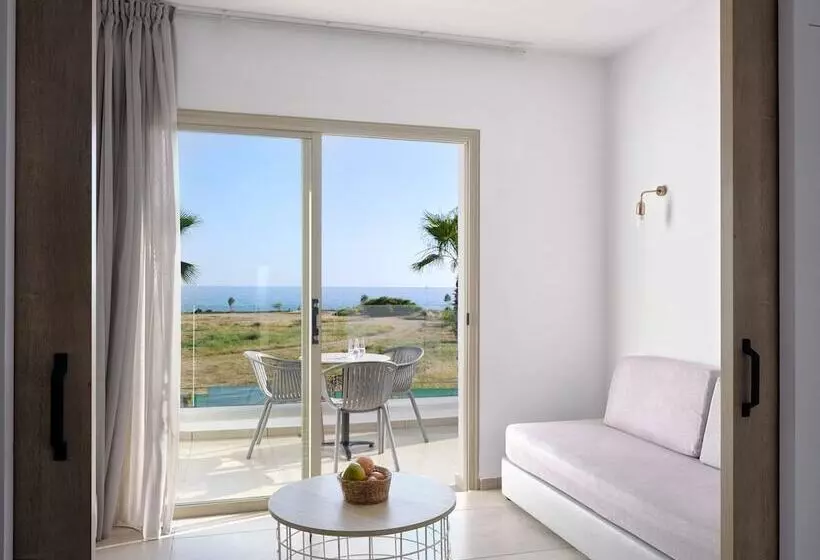 اتاق خانوادگی با چشم‌انداز دریا, Atlantica Panthea Resort