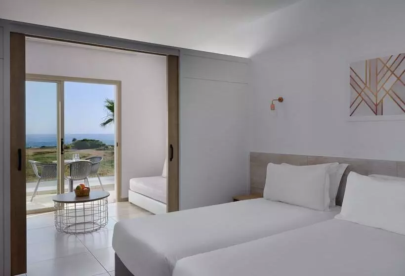 اتاق خانوادگی با چشم‌انداز دریا, Atlantica Panthea Resort
