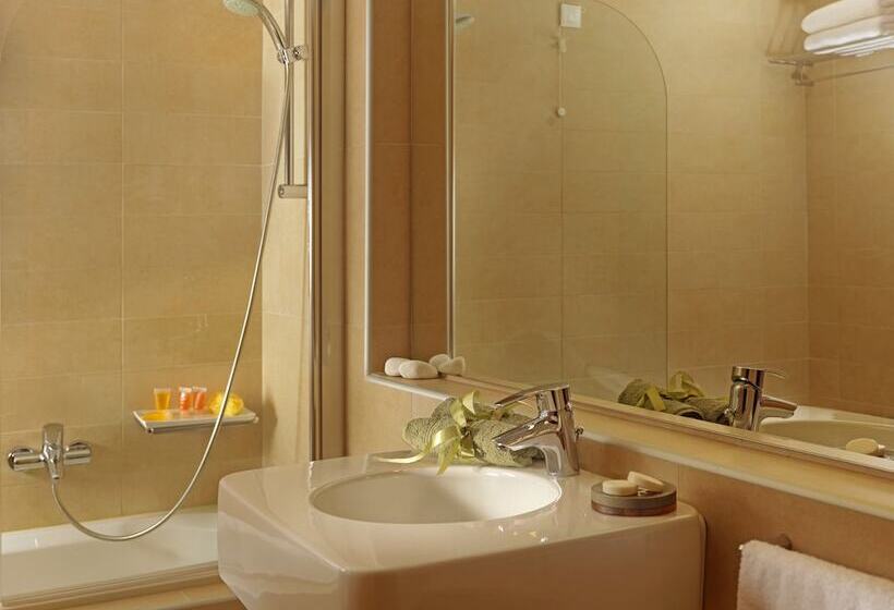 غرفة سوبيريور, Elefsina