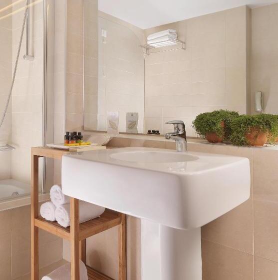 غرفة سوبيريور, Elefsina