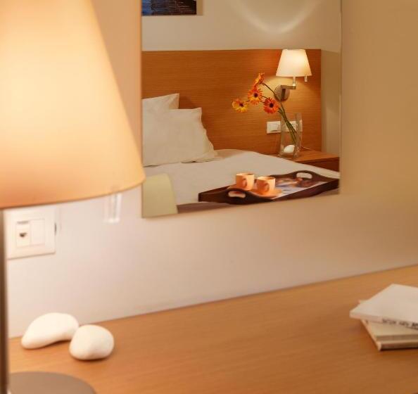 غرفة عائلية, Elefsina