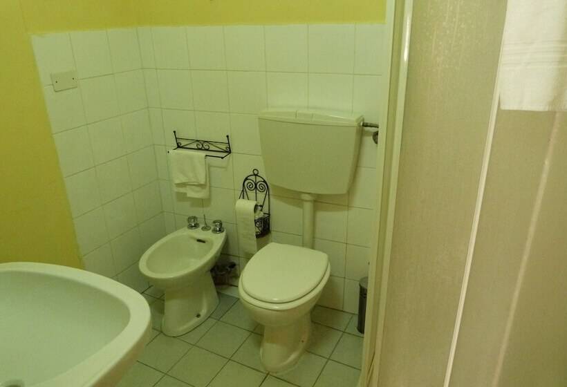 اتاق استاندارد سه نفره, Etnea 316